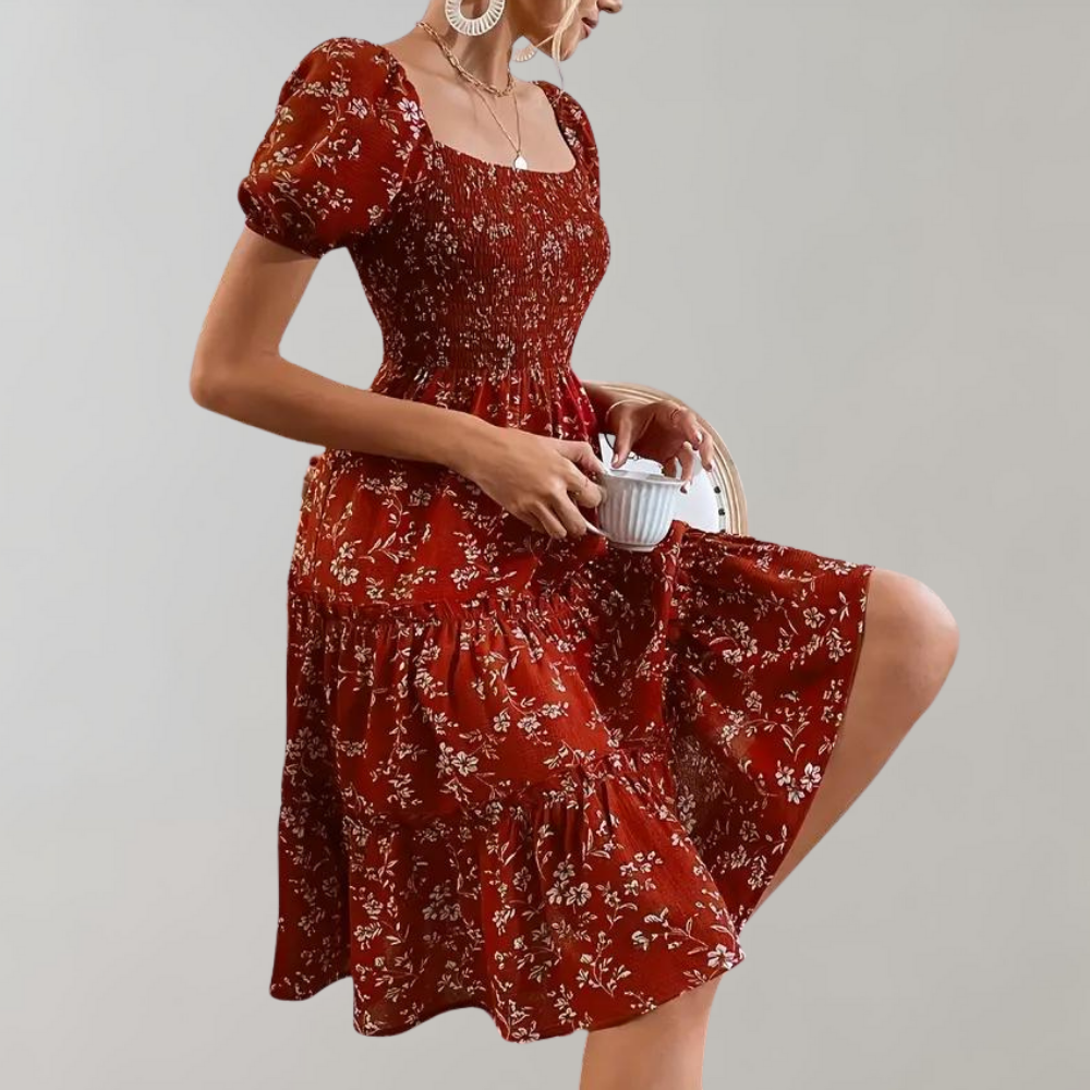 Geblümtes Sommerkleid mit quadratischem Hals