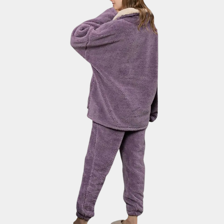 Bequemes und flauschiges Damen-Pyjama-Set