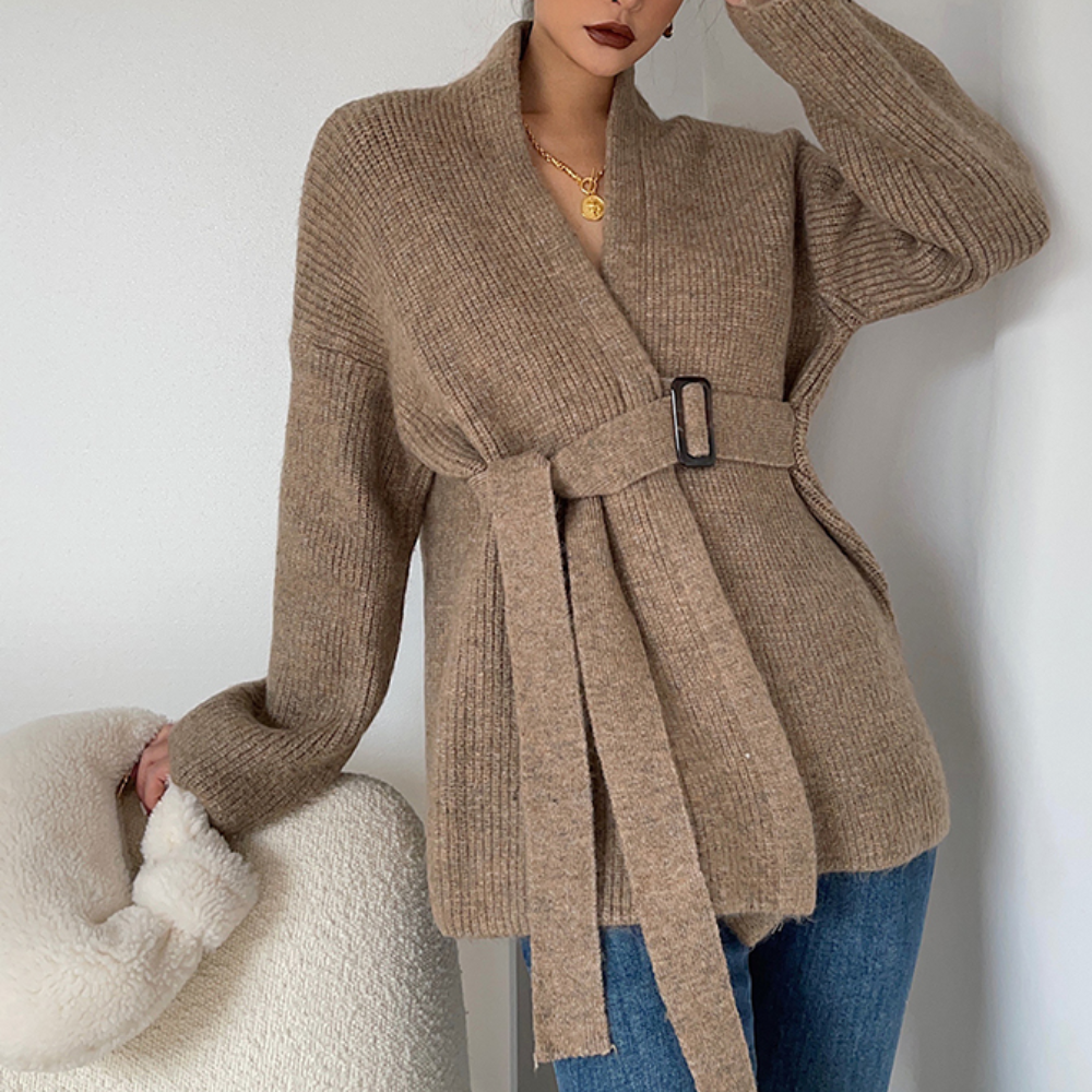 Lotti - Klassische warme Damenstrickjacke mit Gürtel